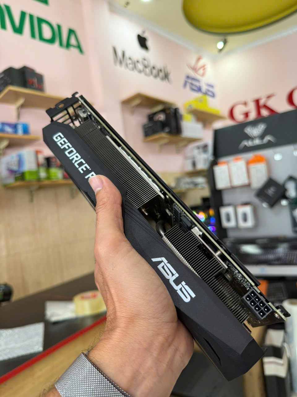 z7064987114618_80697984e1a1684edc9f93f7c6bf9a37